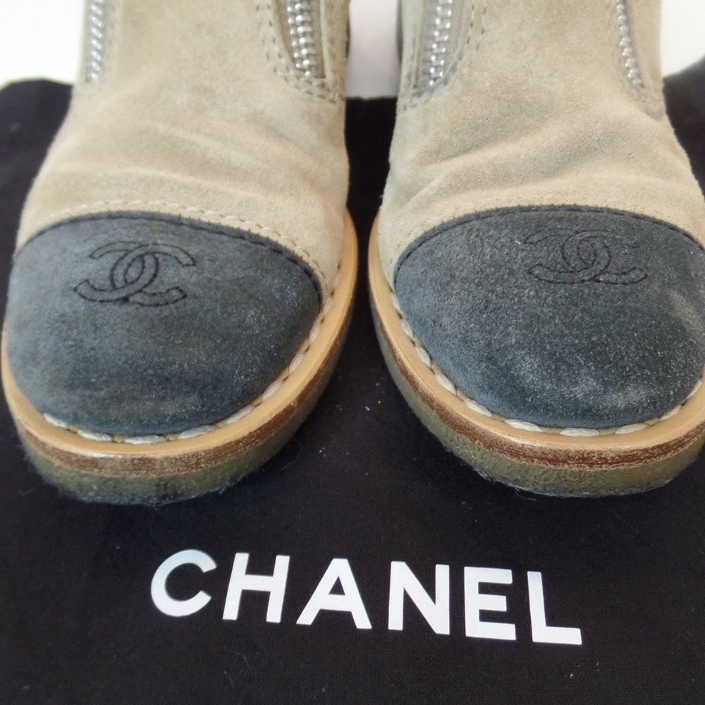 Chanel Double Zip Up Tan Suede Boots CC Logo on Toes and Silver Hardware Sz 8.5 - Picture 2 of 16